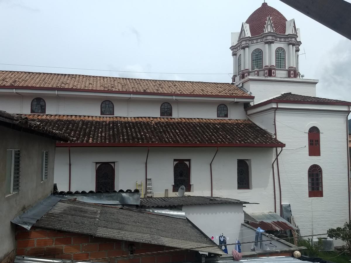 Hostel El Encanto Guatape Bagian luar foto