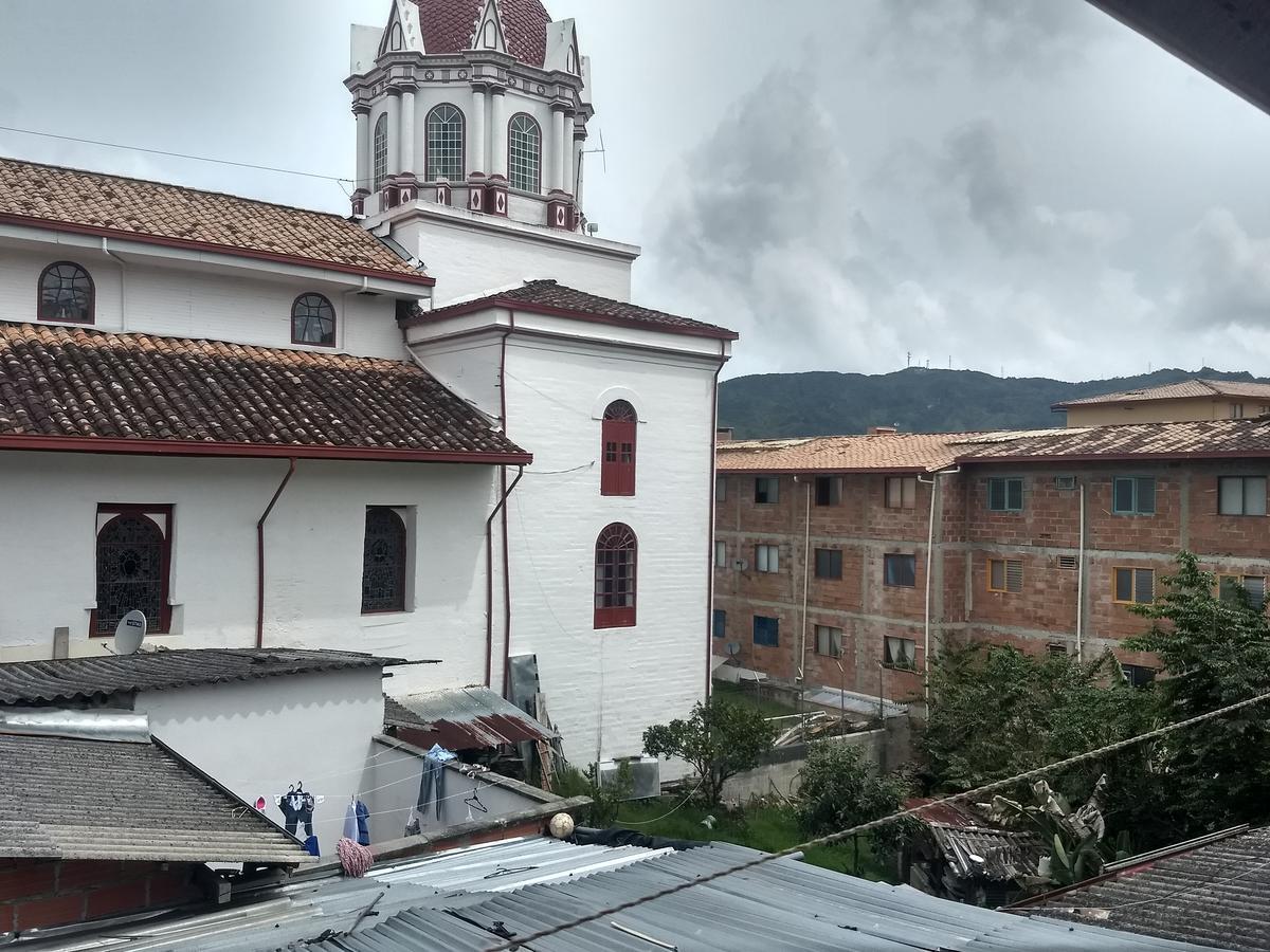 Hostel El Encanto Guatape Bagian luar foto